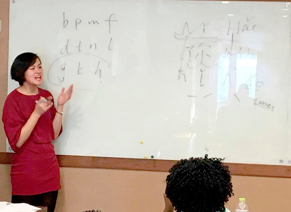 Ms Gao Yuan, head teacher of African journalists, moderating a class